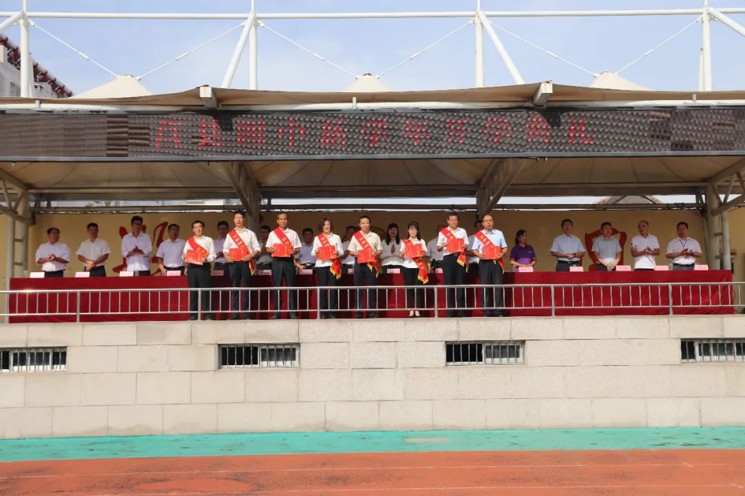 做更好的自己莒县四中隆重举行新学年开学典礼