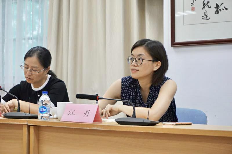 区房管局党组书记,局长黄宝荣,副局长徐颖及征收部门负责人参加调研