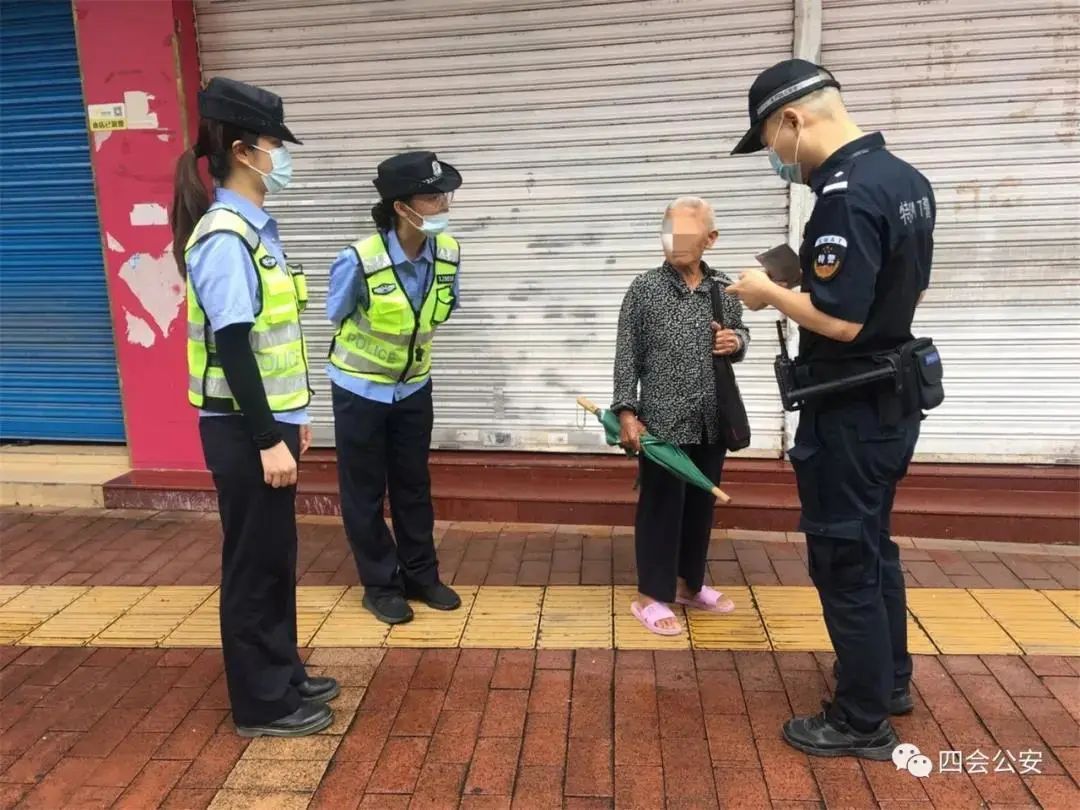 正能量警察蜀黍助人為樂暖民心