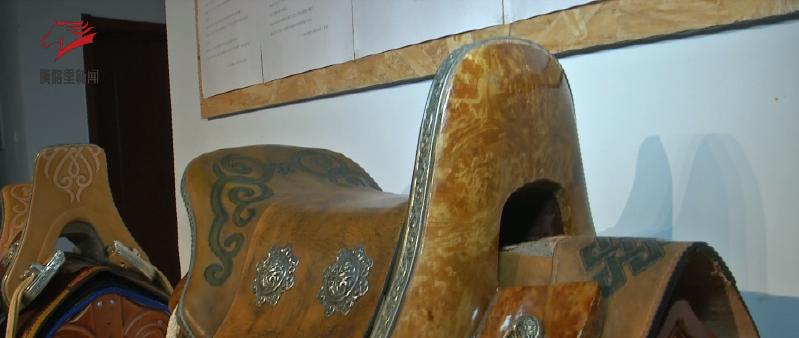 马鞍制作技艺非遗传承人包文学说:"各个民族都有马鞍子,我们蒙古族的