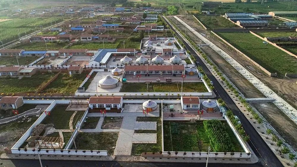 太仆寺旗宝昌镇边墙村,以王文成为代表的"两委"班子在巩固和完善农村