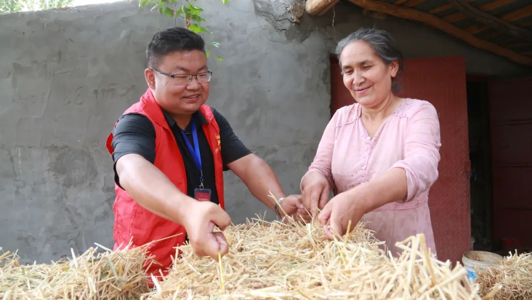 在驻村工作的3年时间里,马吉始终立足服务群众,在群众的需求中丈量