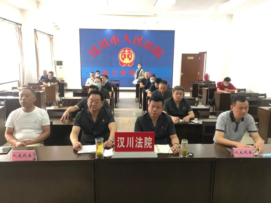 孝感市政协委员何海霞(孝南法院会场)省政协委员刘开英(孝昌法院会场)