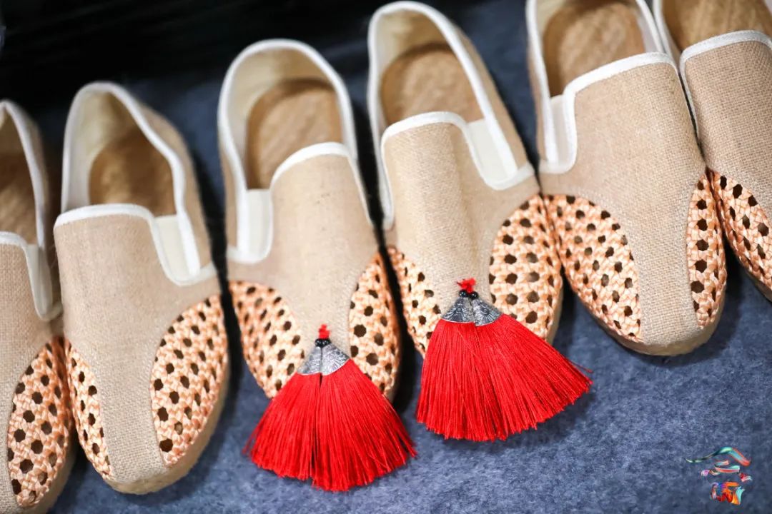 畲族鞋子图片