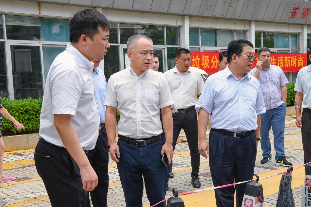 9月21日上午,市委副书记,市长丁晖在调研督导我市全国文明城市巩固