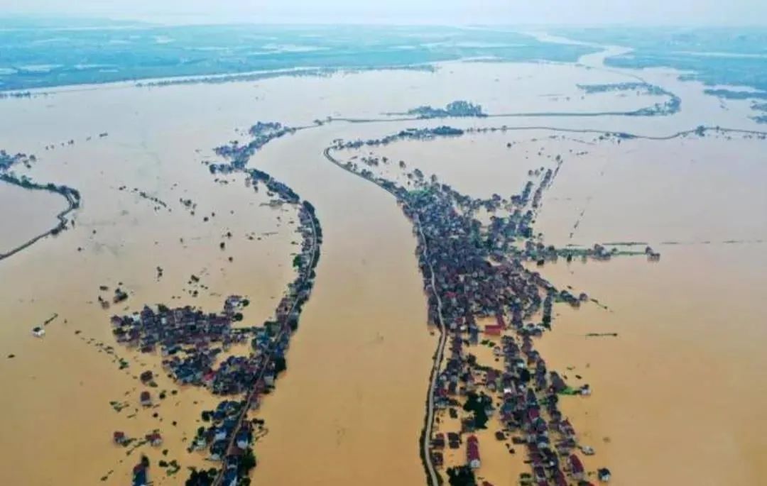 降雨影响,长江,淮河,鄱阳湖,巢湖水系发生流域性超保证,超历史大洪水