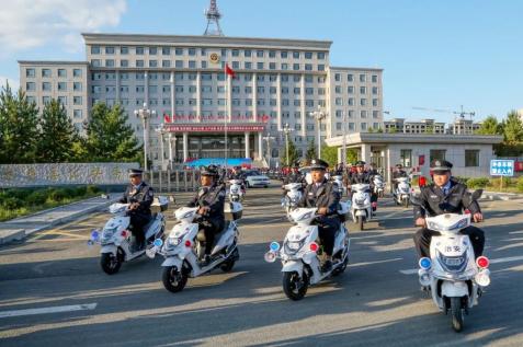 镇赉县公安局举行一村格一警勤务电动车发放仪式