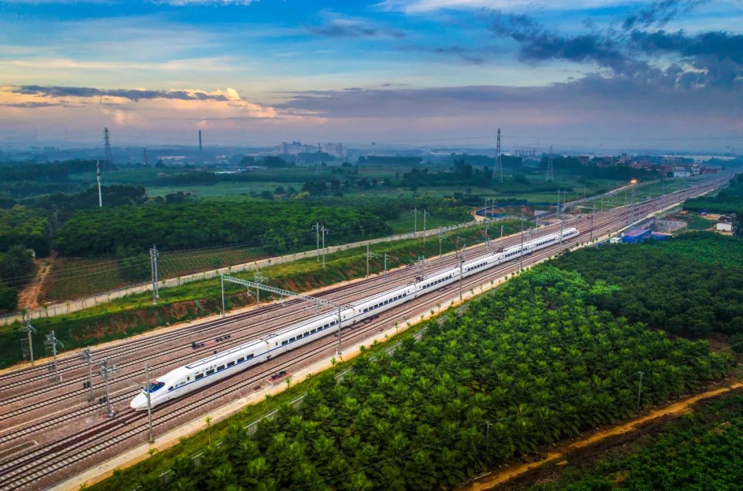 深湛铁路已经开通运营,"五龙入湛"渐行渐近.