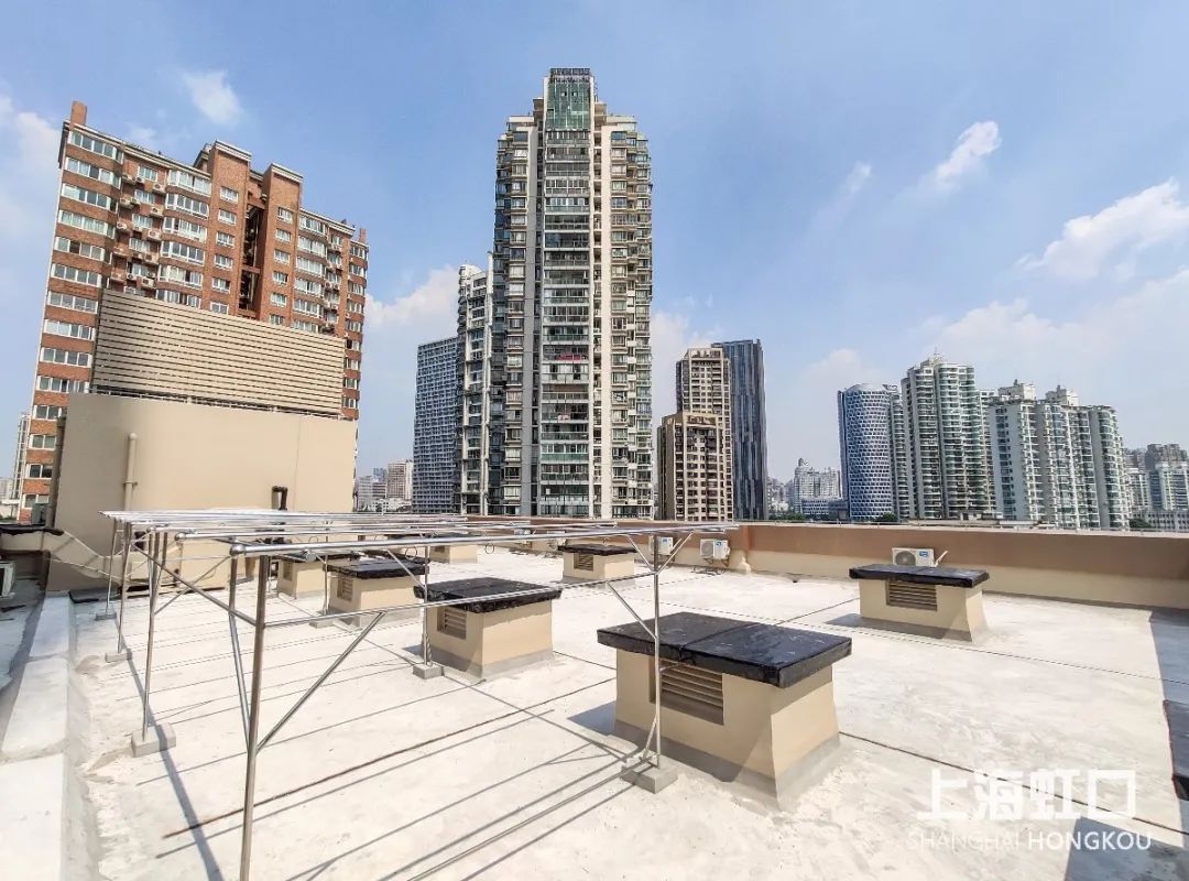 此外,为方便租户晾晒衣物,天台上                    .