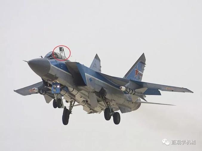 战斗机上竟然还有潜望镜意不意外