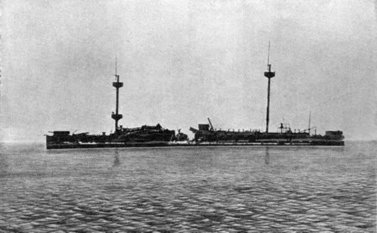 救无可救被鱼雷击中,炸出1米见方的大洞不幸在10艘日军鱼雷艇的逼近