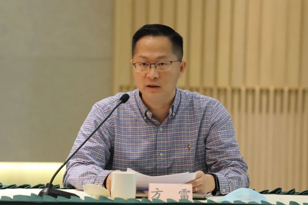 主委丁新华,松江区委主委金冬云交流了全面加强作风建设活动开展情况