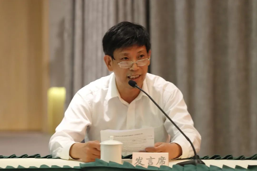 主委丁新华,松江区委主委金冬云交流了全面加强作风建设活动开展情况