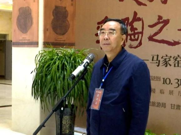 市人大常委会副主任王成文宣布展览开幕