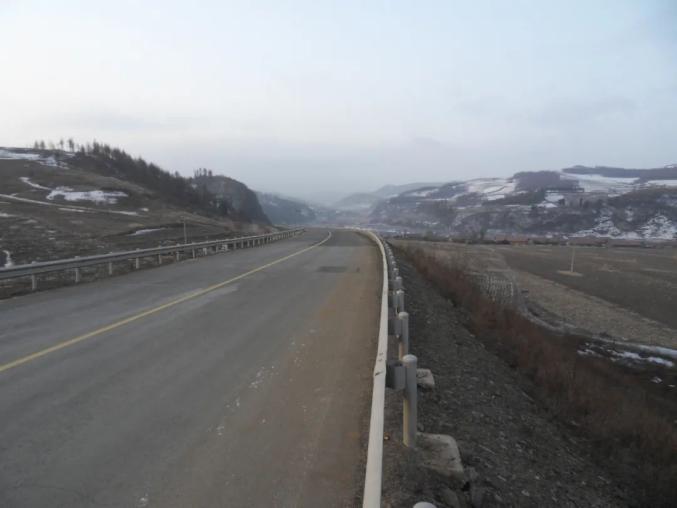 国道鹤大线大方岭位于白山市抚松县境内国道鹤大线万良镇仁义村至大方