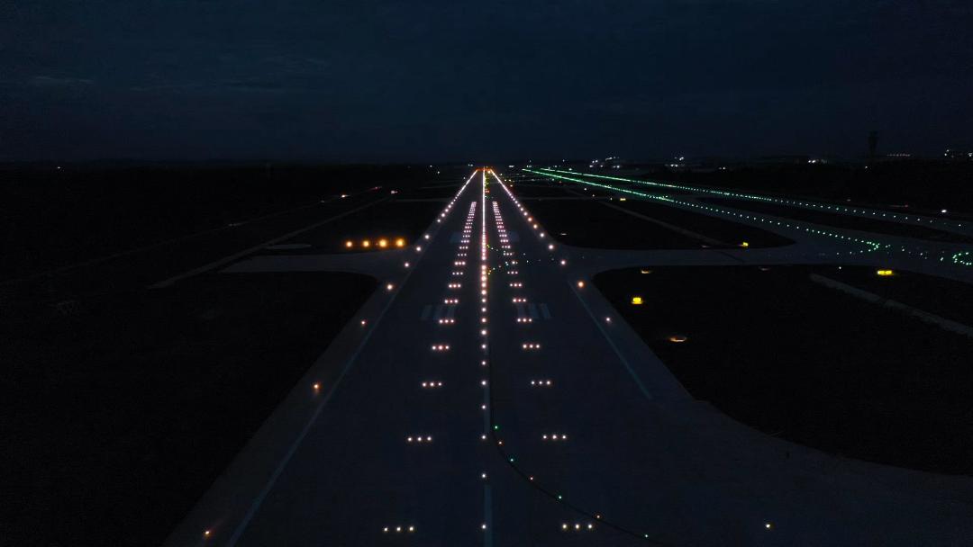 12月试飞!天府国际机场西一跑道亮灯了