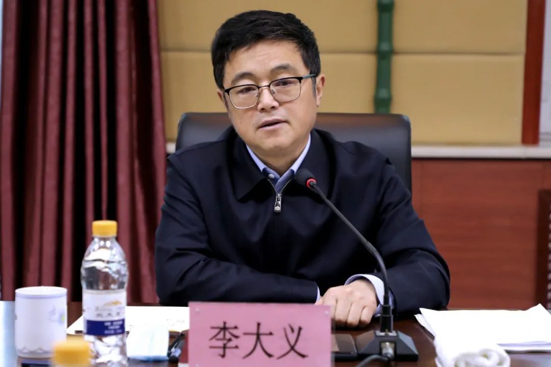 李大义与全区优秀年轻干部座谈强调提升能力素质端正工作态度明确自我