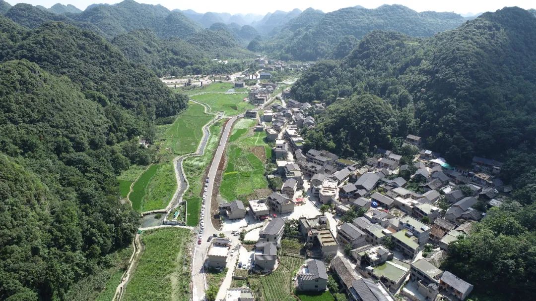 安顺阿歪寨村村民吃上旅游饭