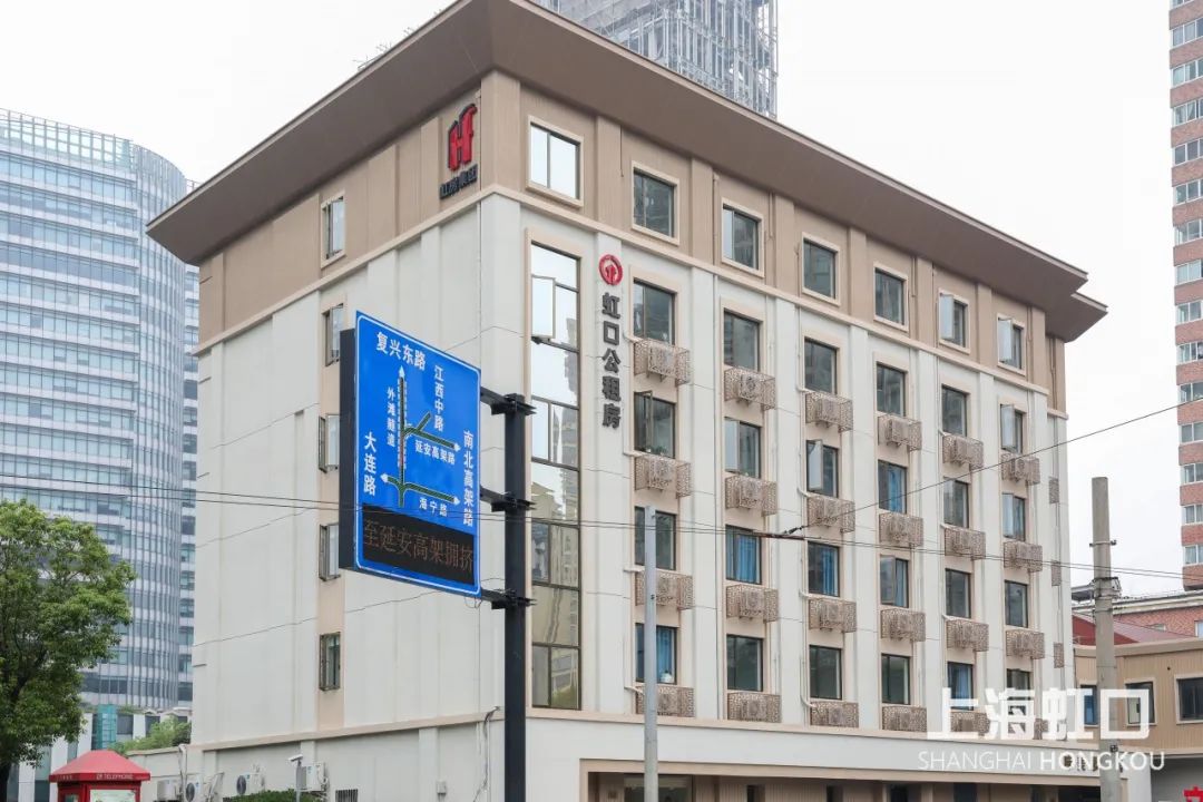 改造后改造前"味美思"公租房原为"味美思"大酒店,是虹口区内最靠近北