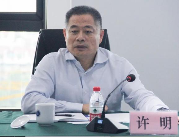 许明在调研全面依法治市工作时强调聚焦重点工作强化责任担当为法治