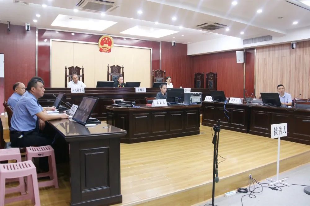 9月23日,通城县人民法院对黎逢明涉黑案进行一审宣判,判处有期徒刑