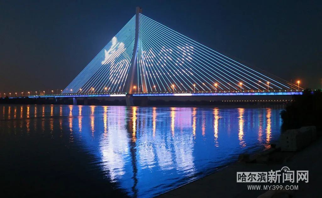江畔摩天楼灯秀海上生明月惊艳亮相丨大剧院巨型投影调试松浦大桥灯秀