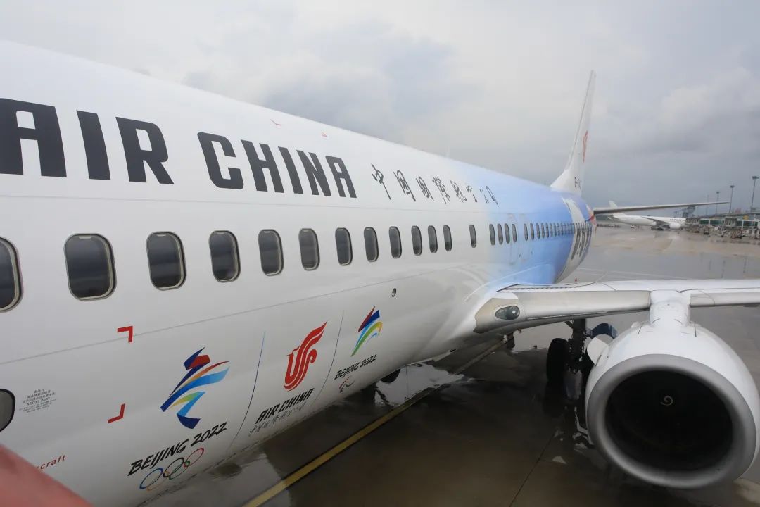 大连迎来一架特殊飞机