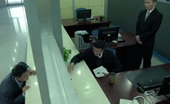 缴费大厅再现《人民的名义》同款蹲式窗口 涉事公司回应