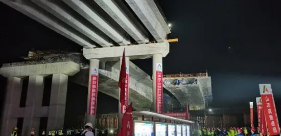 止于京沪高速曹范互通立交,由北向南依次穿越历城区,高新区,章丘区