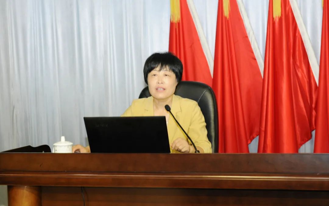 市委党校法学教研室主任,教授韩淑华以《全面从严管党治警 忠诚履行新