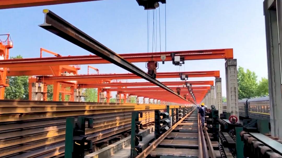 拍案惊奇这么长长长长的无缝钢轨是怎样炼成的