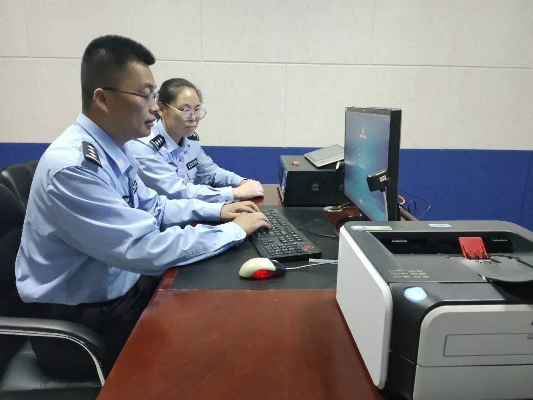 公安局法制支队王海东政委到腾格里开发区公安分局指导检查执法办案