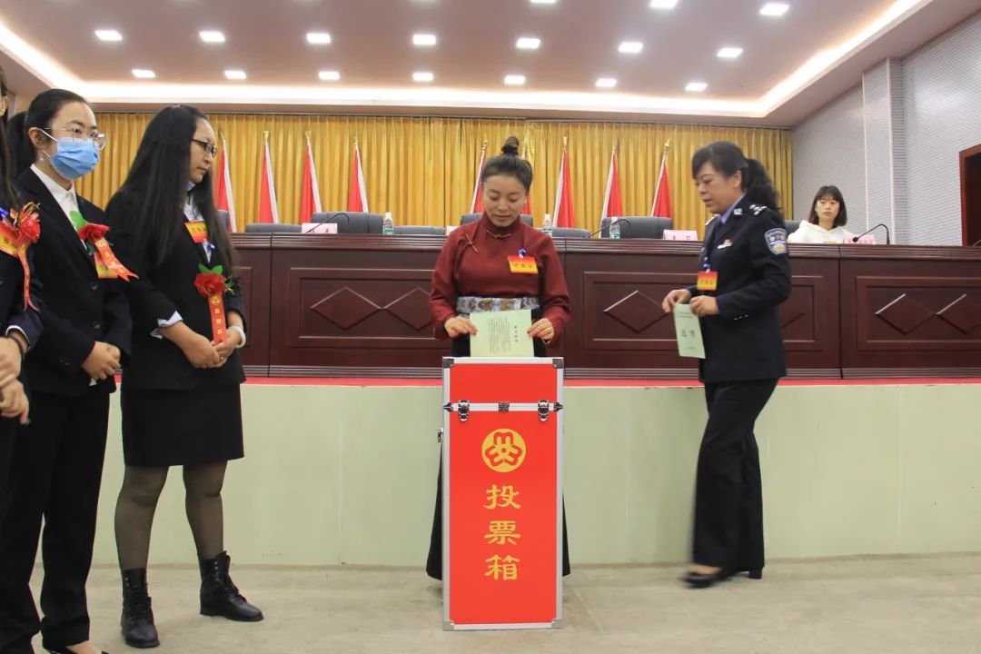 凝聚巾帼力量共绘崭新蓝图马尔康市妇女第二次代表大会顺利召开