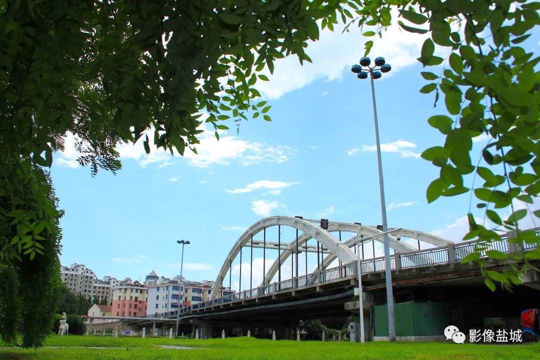 改造前的迎宾桥横跨北串场河的高速大桥盐城市区高架桥新西门桥