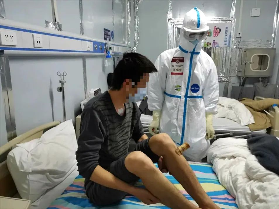 【曙光·新闻】中宣部授予上海支援雷神山医院医疗队“时代