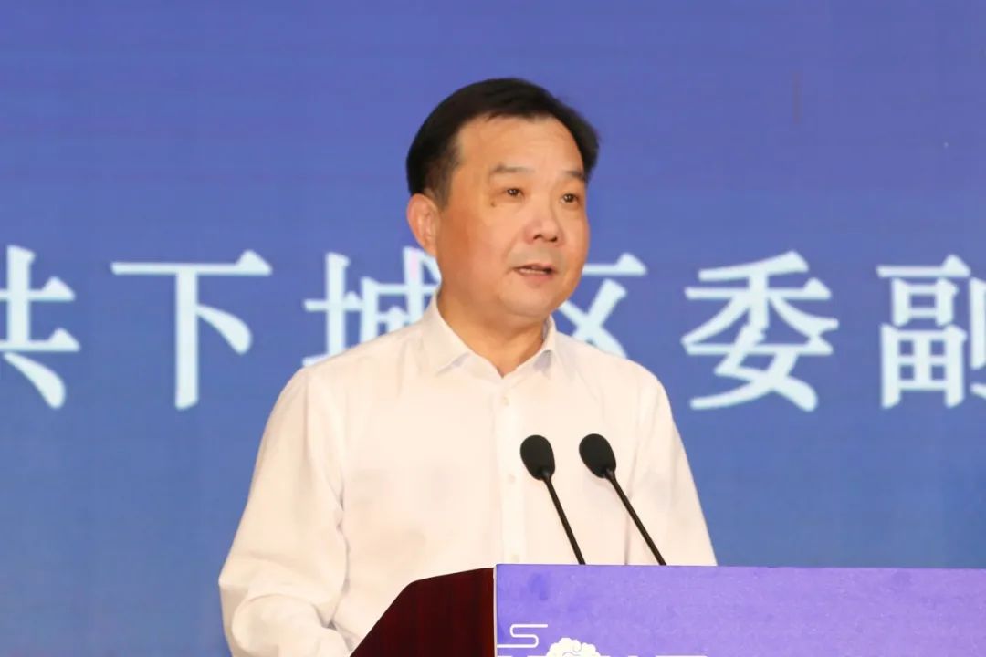 民盟下城基层委员会主委李巍,下城区港籍人士联谊会会长朱琦,杭州市