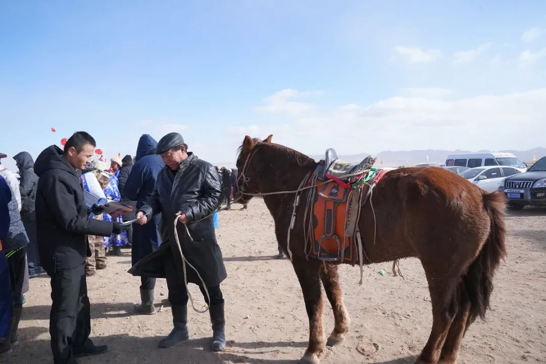 真情播洒司法雨露民族团结之花绽放乌拉特草原乌拉特后旗人民法院争创