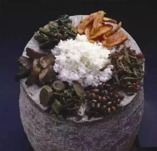 80年代的美食老照片那时候的中国餐桌都有些什么食物呢