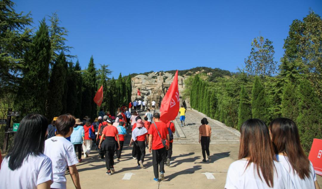 9月26日在驻龙山风景区健身步道举行日照市第十届全民健身运动会大众