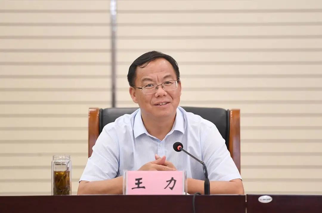 王力与中国中铁西南区域总部张润文一行座谈