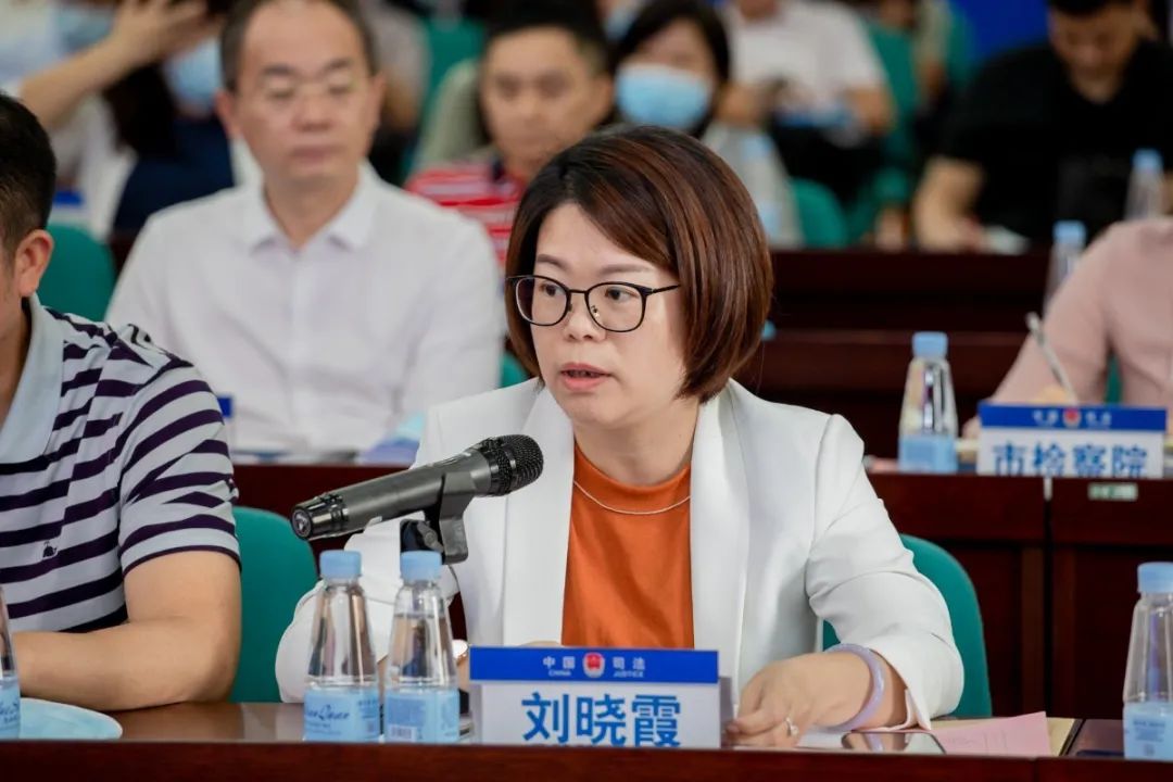 会议第四项议程市普法办领导点评市普法办主任,市司法局局长赵小冰