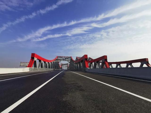 刚刚提前建成通车