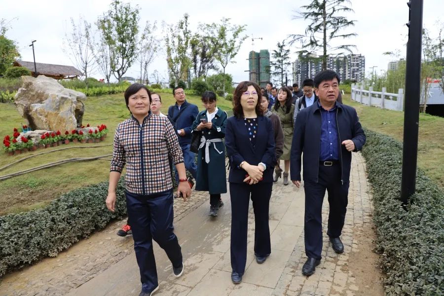 县委书记孙华忠,县委副书记陈祖发,副县长谭永红参加并作工作情况汇报