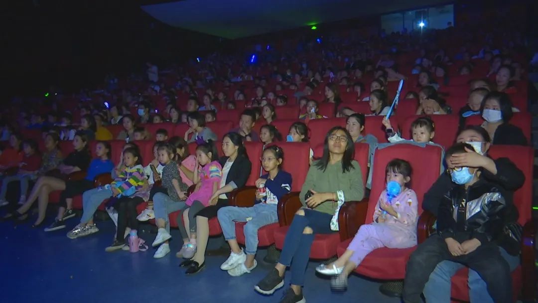 大型3d多媒体儿童音乐剧《爱丽丝梦游仙境》首场商演成功