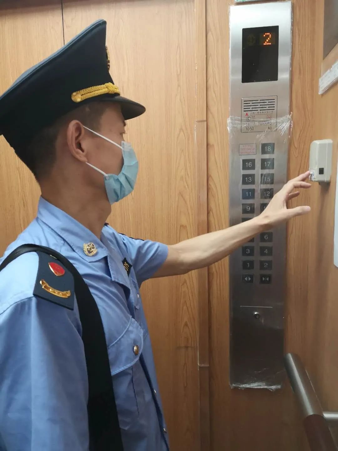 小区有了24小时"电梯管理员",为安全保驾护航 | 走向我们的小康生活