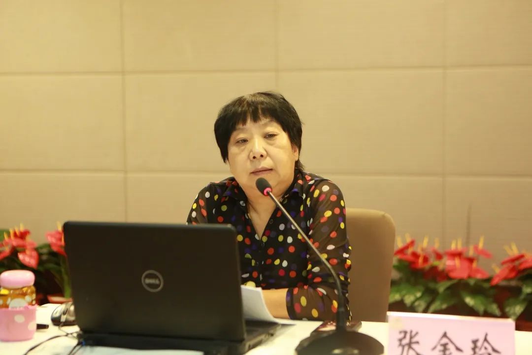 市妇联权益部(信访处)部长刘海燕以《源头推进 部门联动 基层落地