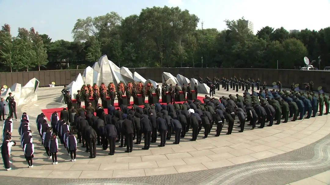 視頻第七批在韓中國人民志願軍烈士遺骸安葬儀式在瀋陽隆重舉行