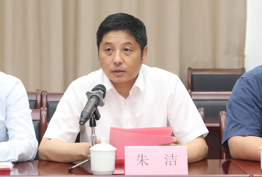 仪式由平湖市独山港镇副镇长盛晓春主持,平湖市独山港镇镇长庄志浩