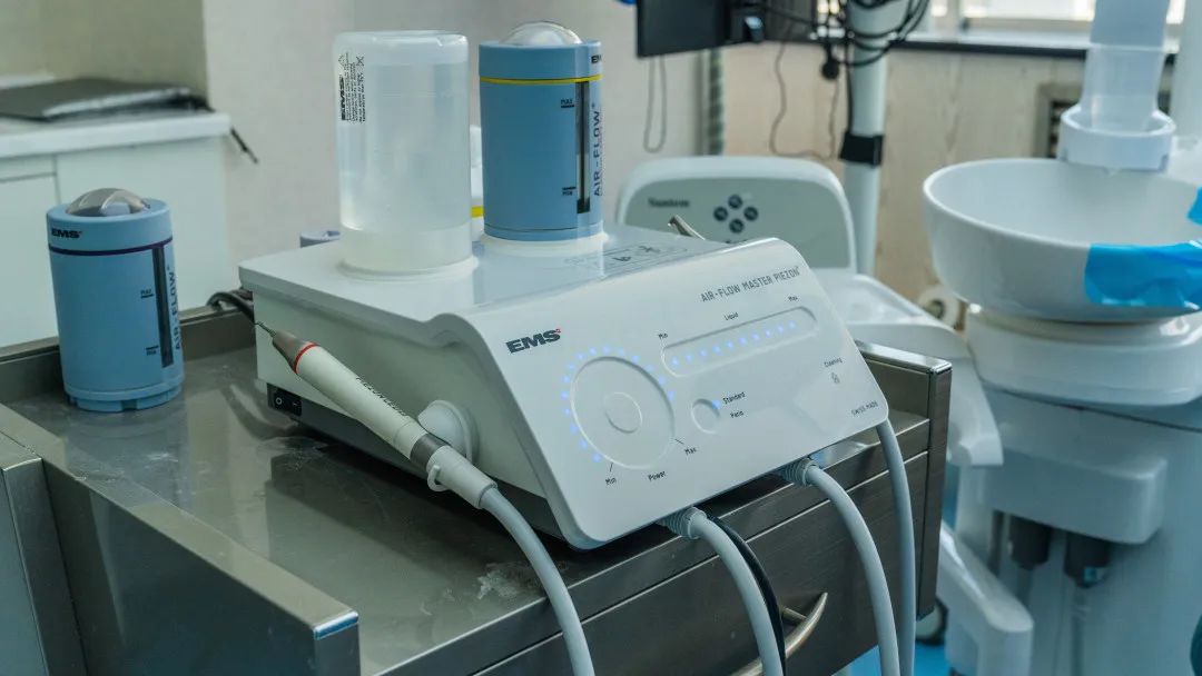 gbt牙周治疗以菌斑控制为导向的牙周治疗技术,通过先进的ems洁牙设备