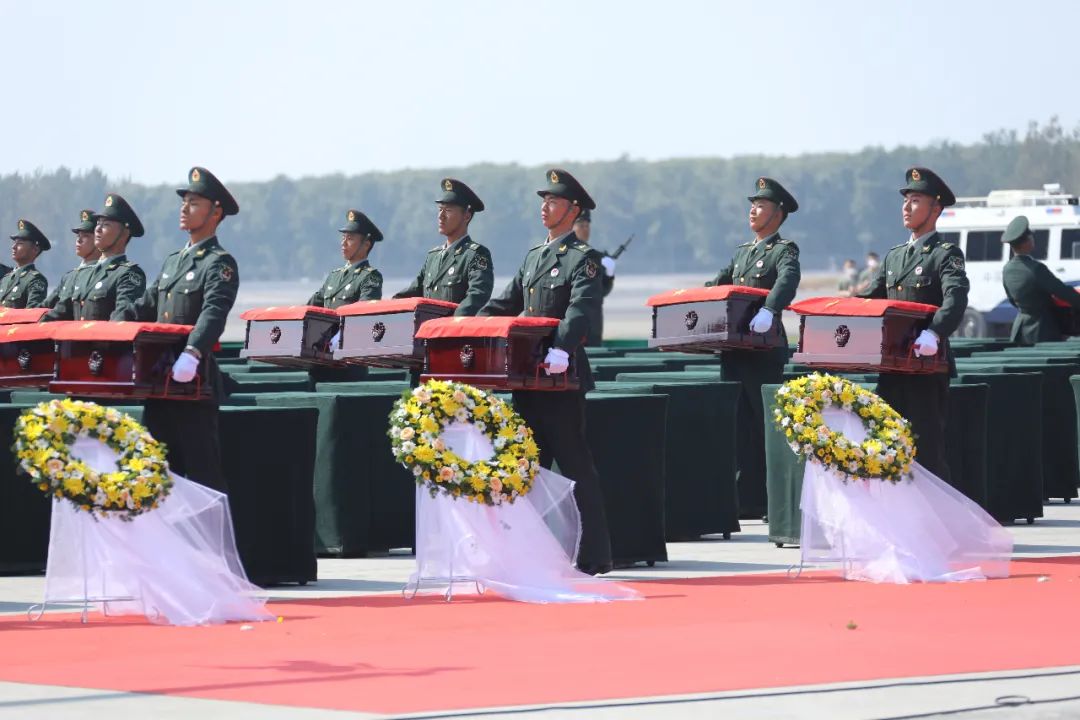 直击现场第七批在韩中国人民志愿军烈士遗骸回国